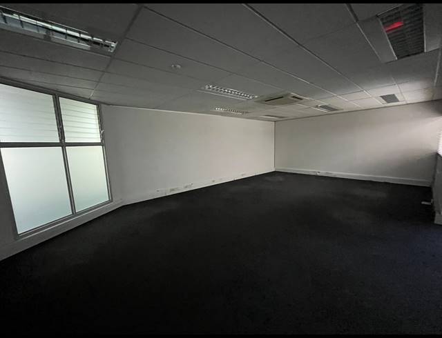 1,960M² OFFICE TO LET IN PINELANDS